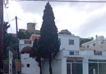 Kατοικία με κατάστημα