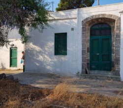 Πετρόκτιστη μονοκατοικία